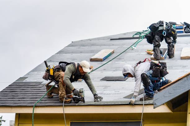 Professional Roofing technician working in Bellaire, OH